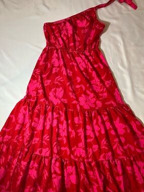 One-Shoulder Floral Tiered Dress in Red & Pink